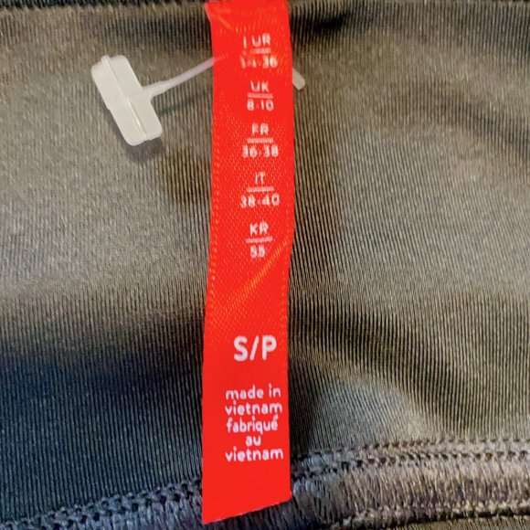 NEW Spanx Snake-Printed Faux Leather Full Length Leggings Size Petite S - Picture 10 of 10